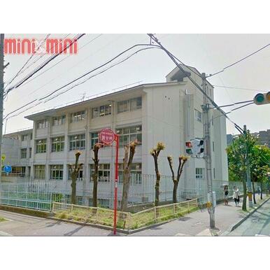 神戸市立こうべ小学校 距離：400m