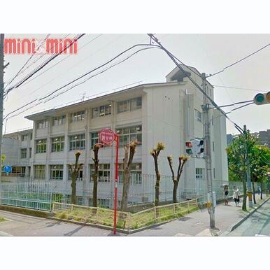 神戸市立こうべ小学校 距離:1,462m