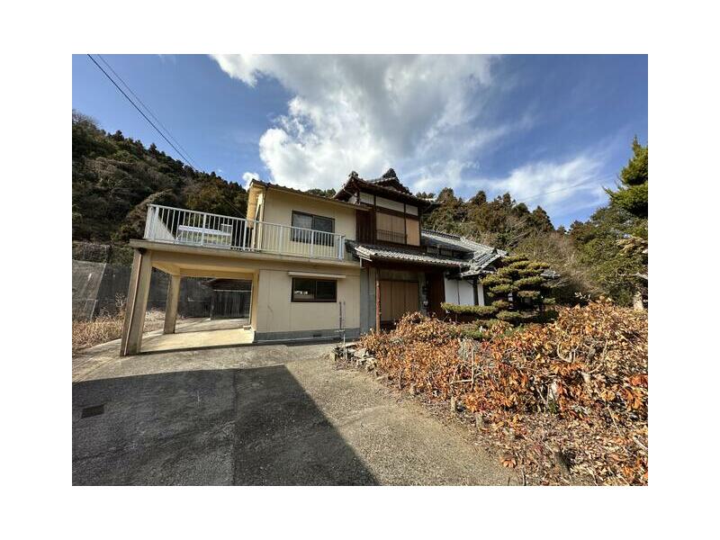 Oita-shi, Oita

2F 8DK 3,500,000 yen