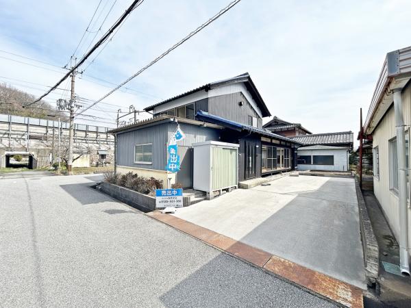 Cheap house for sale in Maibara, Shiga