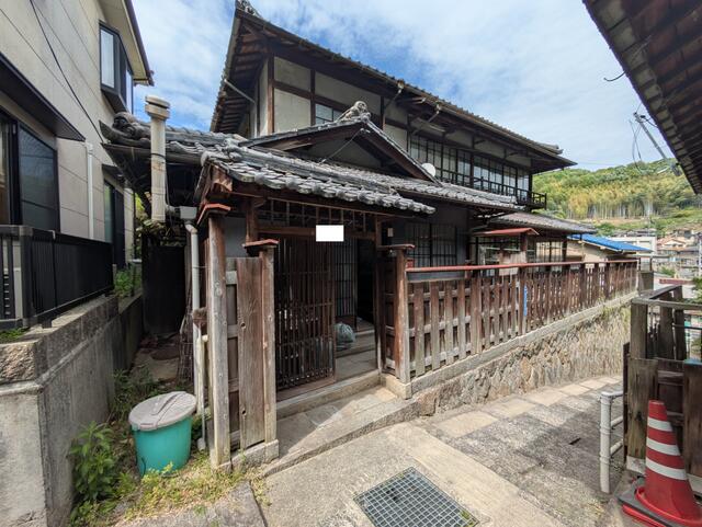 Nagae 2-chome, Onomichi City (near Onomichi Station) 2-story building, 5DK &mdash; photo 1
