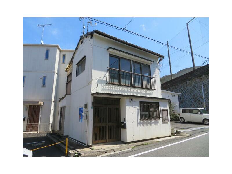 24 minutes on foot from JR Nippo Main Line "Minami-Kokura" Station