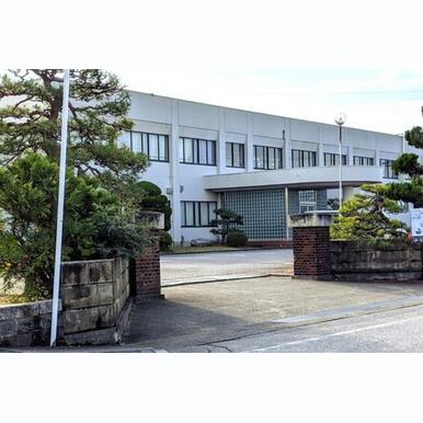 米原市立坂田小学校 距離:1,394m