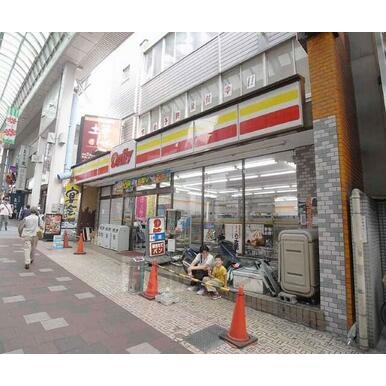 デイリーヤマザキ京阪桃山駅前店 距離:200m