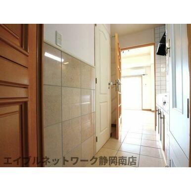 毎日通る玄関はこちらです