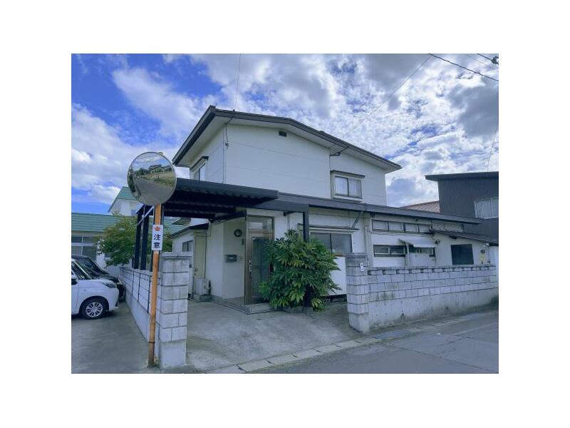 Hirosaki-shi, Hirosaki-shi Oaza Hamanomachi Higashi 1-chome (Hirosaki Sta.) 2F 6DK

6,500,000 yen