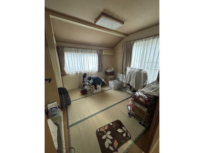 October 1961 (64 years and 5 months old)