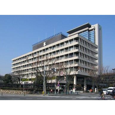 高槻市役所 距離：1,109m