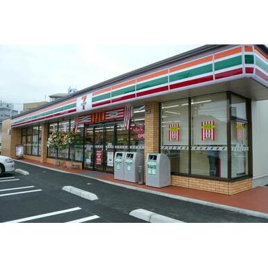 セブンイレブン久留米日の出店 距離：161m