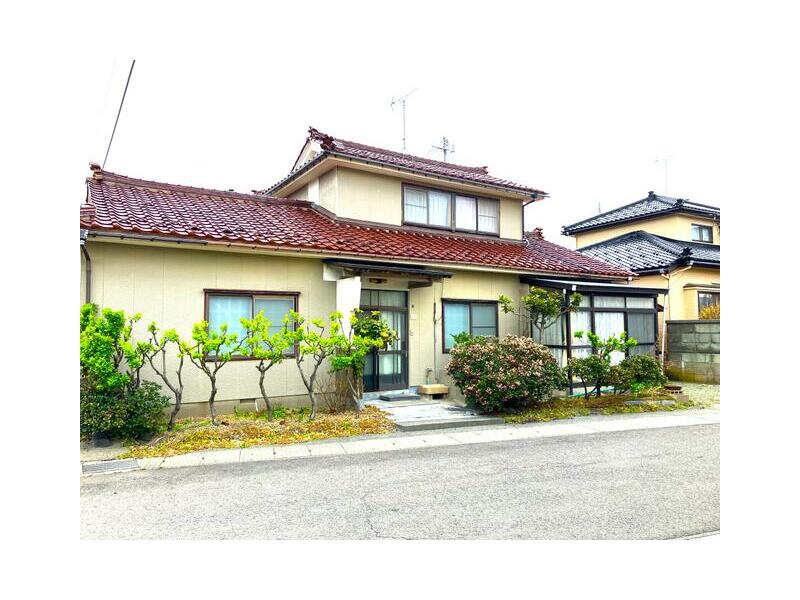 Aza Binaka, Kanaura, NIKAHO CITY (Kanaura Station) 2F 5LDK

1,270,000 yen