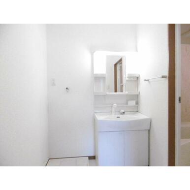 同物件内の同じ間取りの部屋の写真です