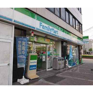 ファミリーマート河原町五条店 距離：100m