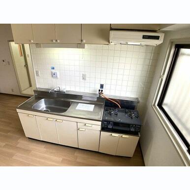 2口コンロ付きの広めキッチン