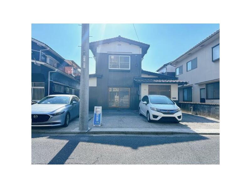 Nishifukumori-cho, Kurayoshi-shi (Kurayoshi Station) 2F 4SLDK

14,290,000 yen