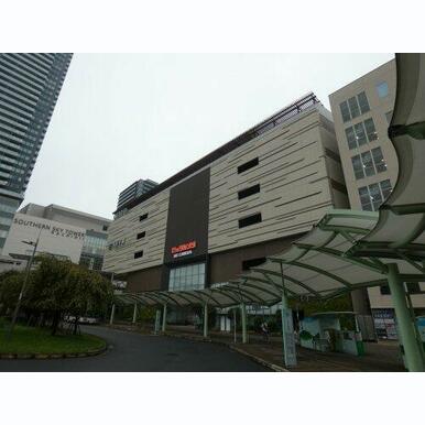 ビックカメラ JR八王子駅店 距離:534m