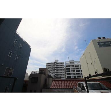 3階バルコニーから見た景色です♪南向き♪