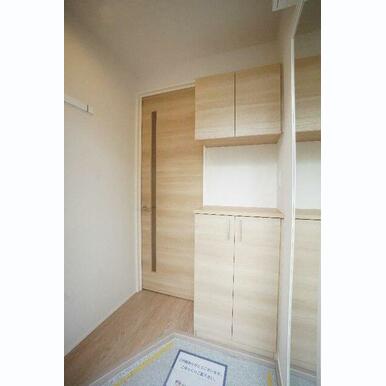 【玄関】セパレートタイプの下駄箱/全身ミラー