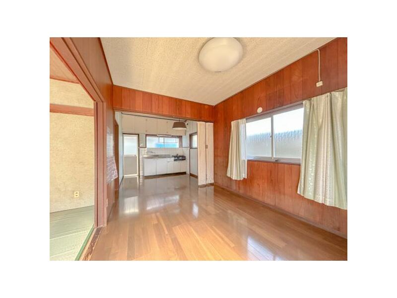 4 minutes by car to Sanyo Main Line Higashi Okayama Station