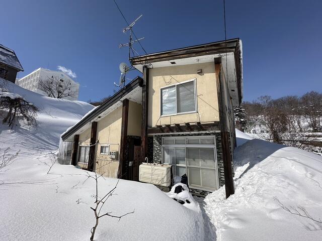 北海道小樽市の一戸建て | 100万円 | 3LDK | 246.34m² | 急傾斜地ハザード | Akiyama house find…