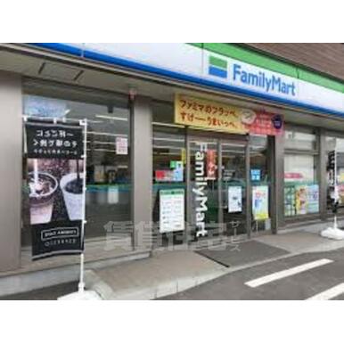 ファミリーマート 東淀川駅前 距離:208m