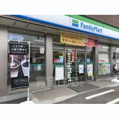 ファミリーマート 東淀川駅前 距離:208m