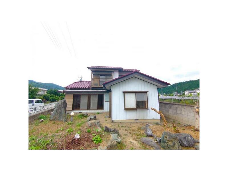 Oaza Watase, Kamikawa-cho, Kodama-gun (Tanso Sta.) 2F 5DK

4,980,000 yen