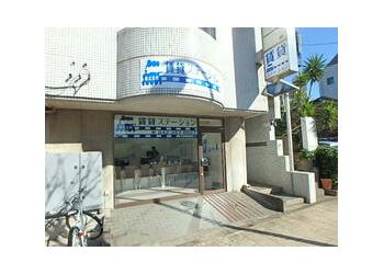 三菱東京ＵＦＪ銀行の並びです。駅から２分です。