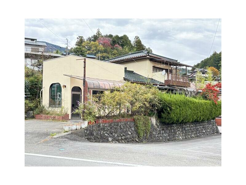 Minamikoma-gun, Nanbu-cho, Hongo (Uchifune Sta.) 2F 4SDK

2.5 million yen
