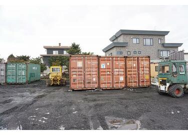 コンテナ 箱車 札幌 東米里 どちらかお一つになります。