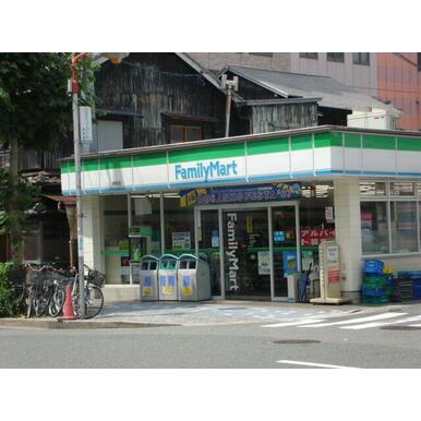 ファミリーマート　名古屋新栄店 距離：339m