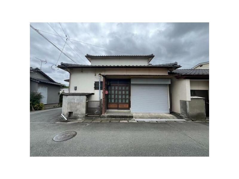 31 minutes on foot from JR Kagoshima Main Line "Ginsui" Station