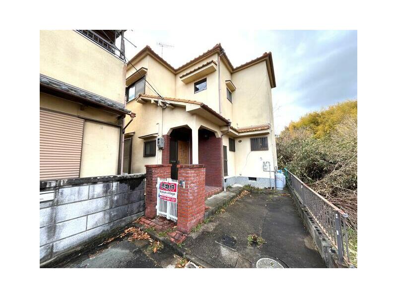 Yamada-cho, Yamatokoriyama-shi, Yamato (Yamato Koizumi station) 2F 5DK

2,380,000 yen