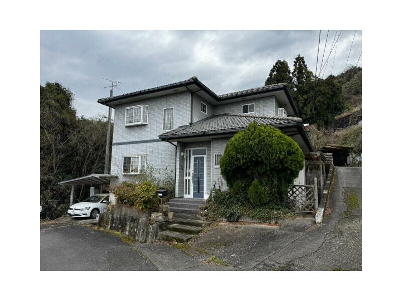 5DK 2 floors above ground and 1 basement floor in Kamikashiwa-cho, Shikokuchuo-shi, Shikoku

5.5 million yen