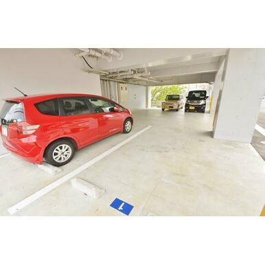 ★敷地内平置駐車場★