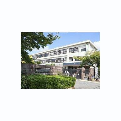 姫路市立白鷺小中学校 距離:745m