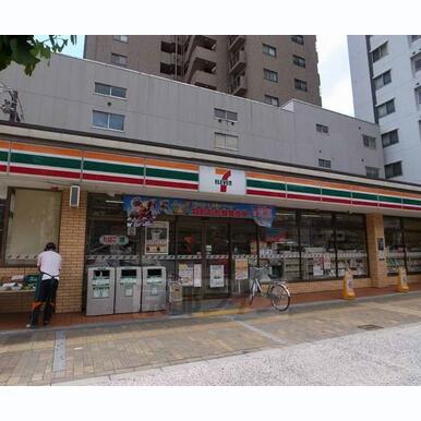 セブンイレブン烏丸五条店 距離:59m
