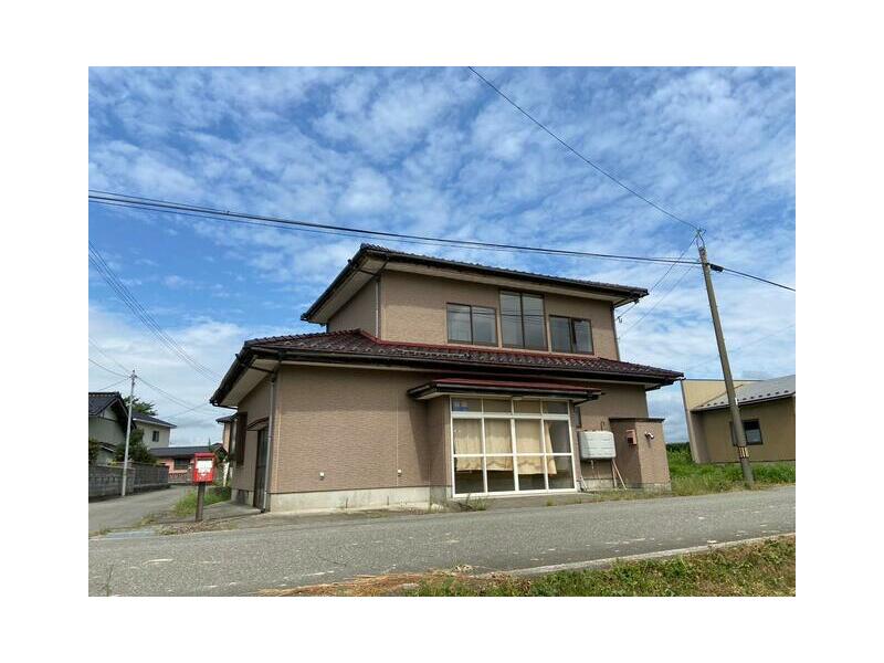 Tsuruoka City, Yanagikuse Aza Soto-no-Yashiki (Fujishima Station) 2-story building 4LDK