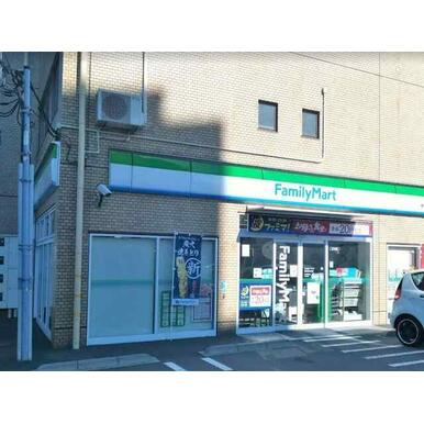 ファミリーマート　横須賀衣笠店 距離：207m