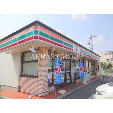 セブンイレブンさいたま鹿手袋店 距離：335m
