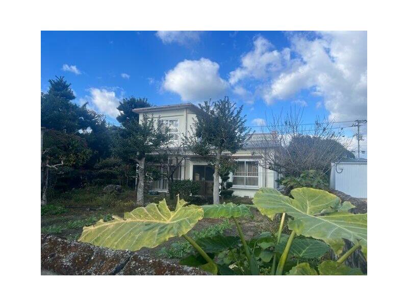 25-minute walk from Tosa Den Transportation Ino Line "Kamobe" Station