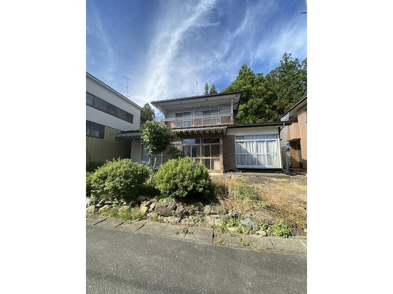 December 1986 (39 years and 3 months old)