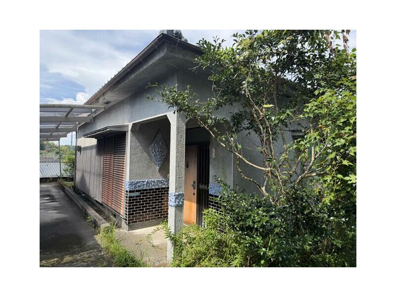 Kirishima-shi, Kirishima Kokubu Shimizu 3-chome (Kokubu Sta.) Single-story building, 3DK

1,200,000 yen