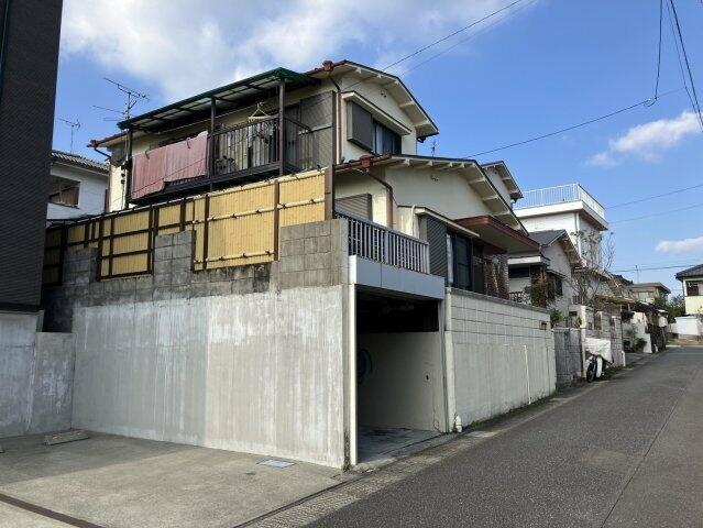 【自宅建替シリーズ】かなり昔に中国で騙されて車一台分のお金で買った怪しいもの【こちらで表装、パーテーション化】 アットホーム】鹿児島市 西陵3丁目 の中古一戸建て（提供元：(株