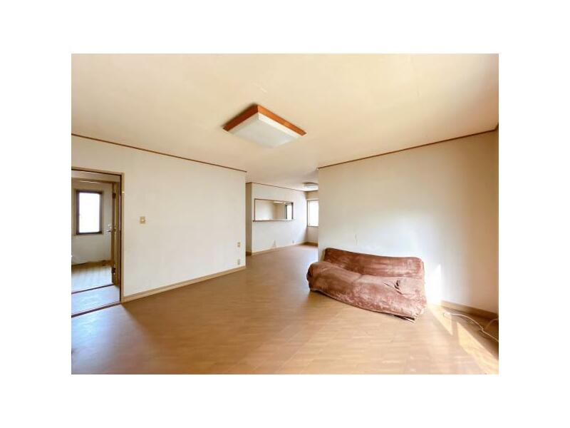 Nijigaoka-cho, Kurayoshi-shi (Kurayoshi station) 2F 5LDK

10,990,000 yen