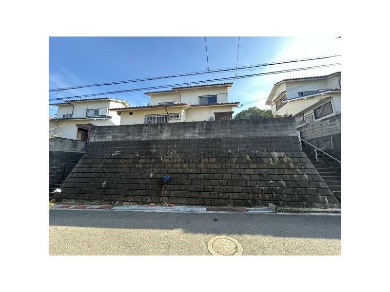 14-minute walk from Nankai Main Line "Kaizuka" Station