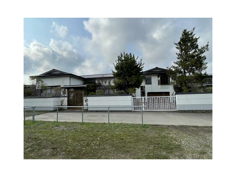 Noshiro City, Karabuchi, Ipponyanagi (Higashi-Noshiro Station) 2-story building 8LDK