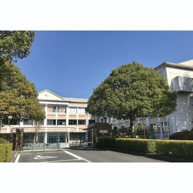 びわこ学院大学 距離:9,999m