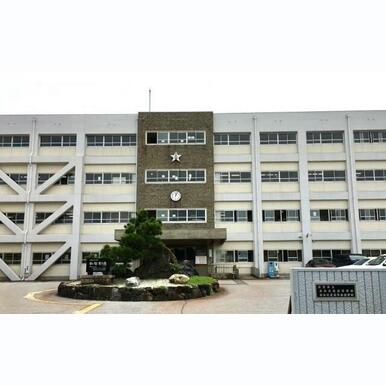 滋賀県立長浜北星高等学校 距離:900m