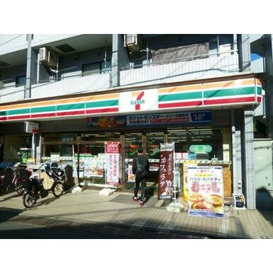 セブンイレブン 中野桃園店 距離:137m