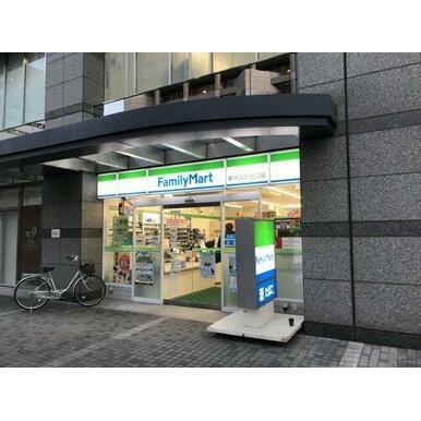ファミリーマート新大阪駅北口店 距離：604m